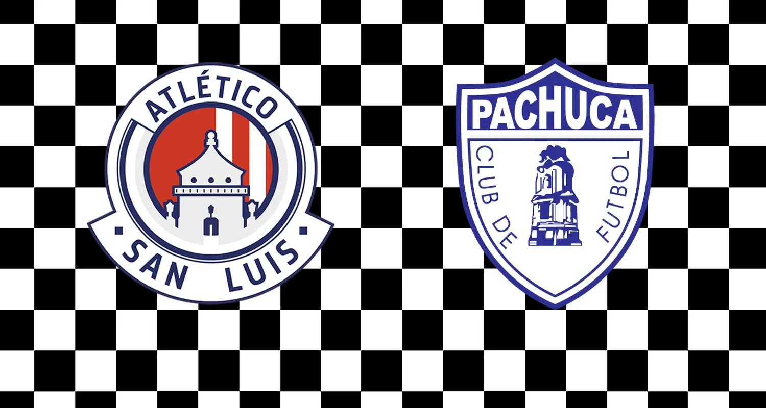 Pemain Atletico de San Luis dan Pachuca berebut bola dalam laga Liga MX.