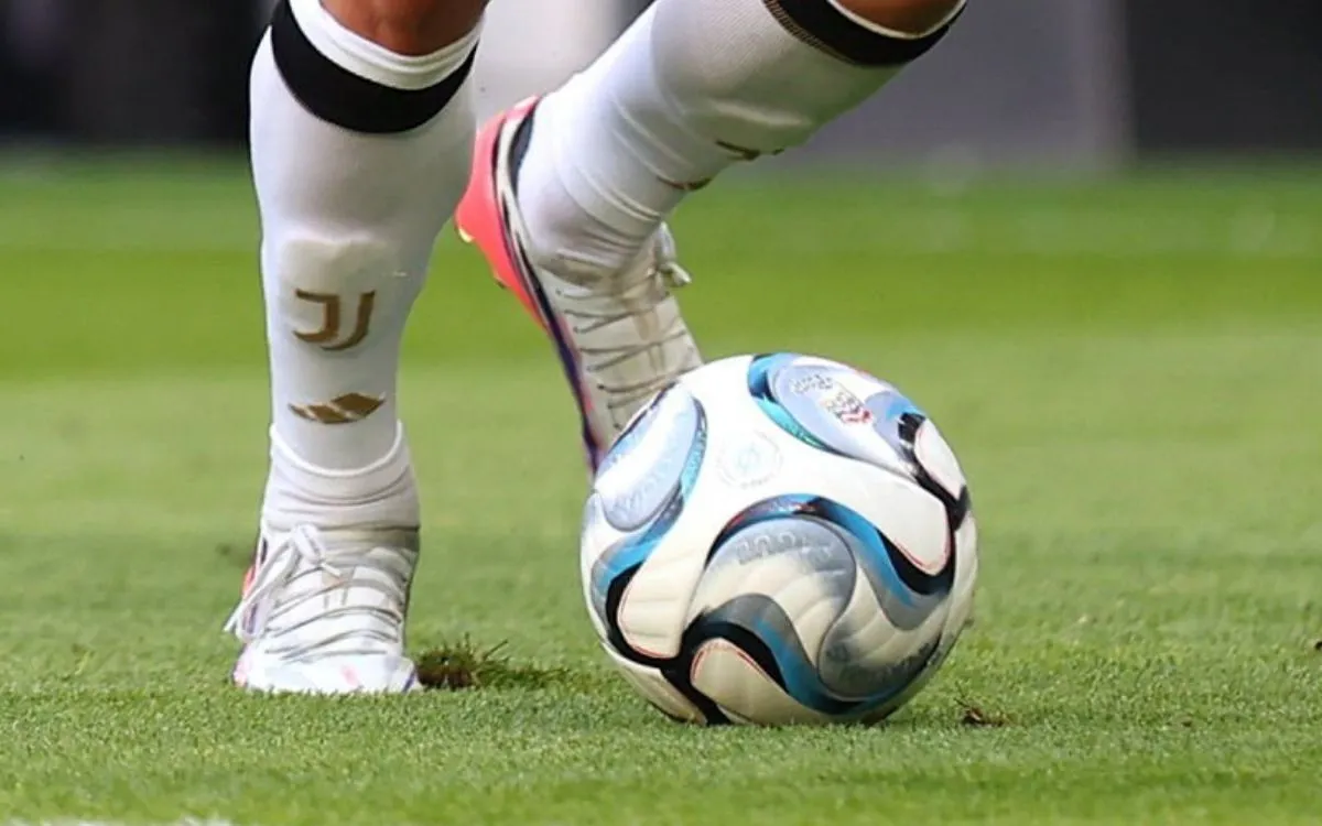 Pertandingan sepak bola antara Bidhannagar MSA dan Calcutta Customs di Calcutta Premier Division