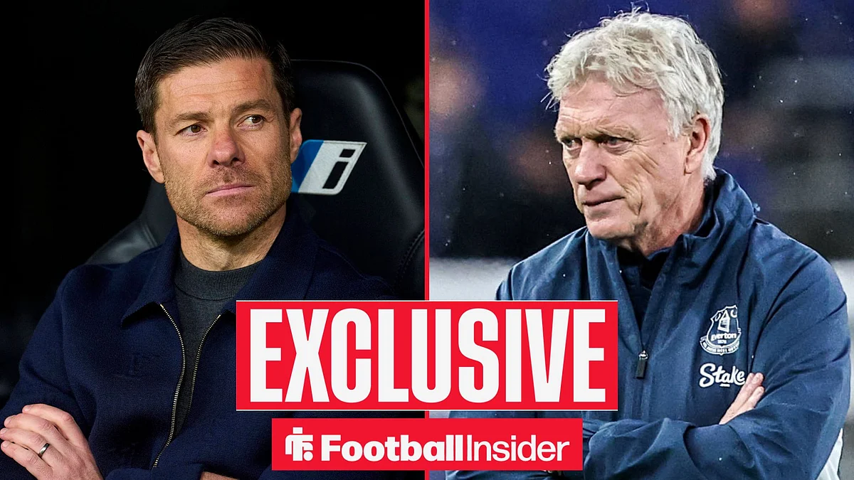 Logo Chelsea dan Everton dalam ilustrasi perselisihan hukuman aturan keuangan Premier League