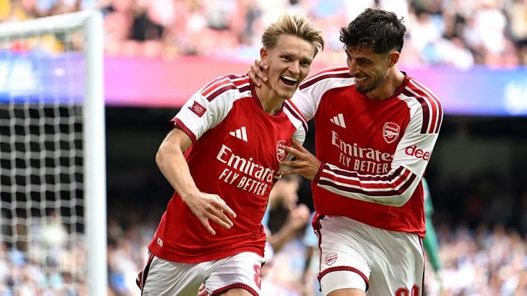 Stadion Emirates di London bersiap menyambut laga pembuka Premier League antara Arsenal dan Coventry City.