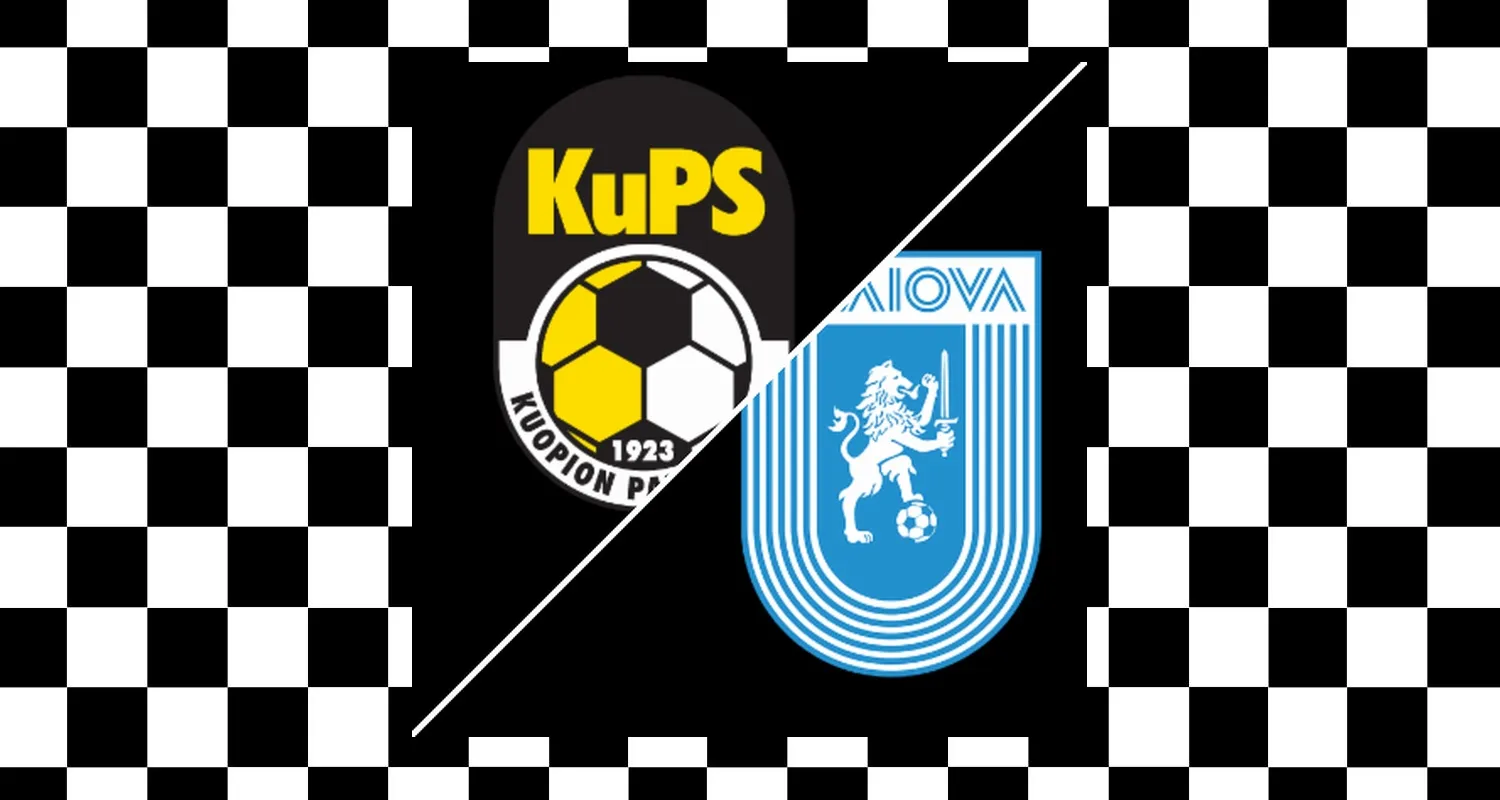 Aksi pemain KuPS Kuopio dan CSU Craiova berebut bola di lapangan hijau