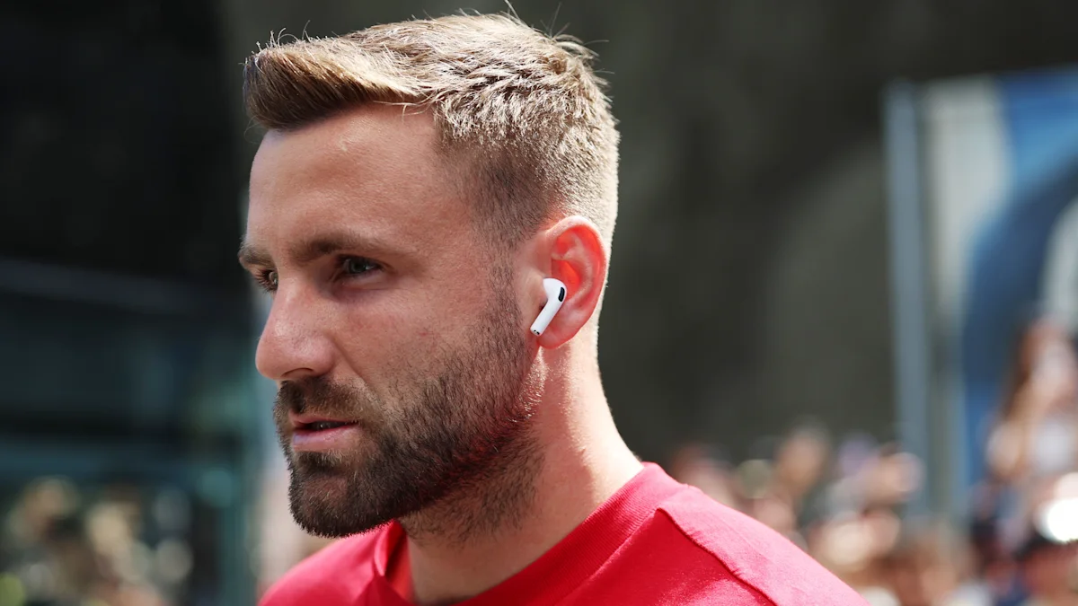 Luke Shaw tampak frustrasi usai Manchester United kalah 2-0 dari Hull City di Premier League