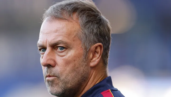 Aksi pemain Nottingham Forest berebut bola dengan pemain Barcelona dalam laga pramusim.